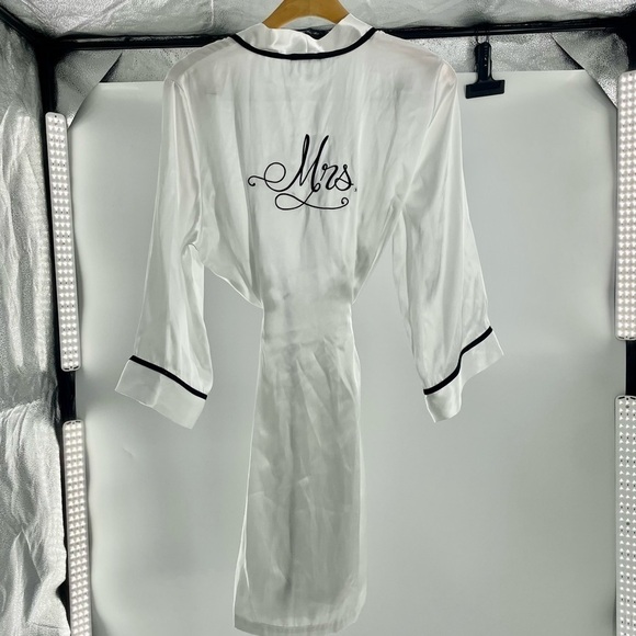LINEA DONATELLA | Mrs. Robe Bridal Black and White Embroidered Faux Satin Robe - Picture 1 of 8